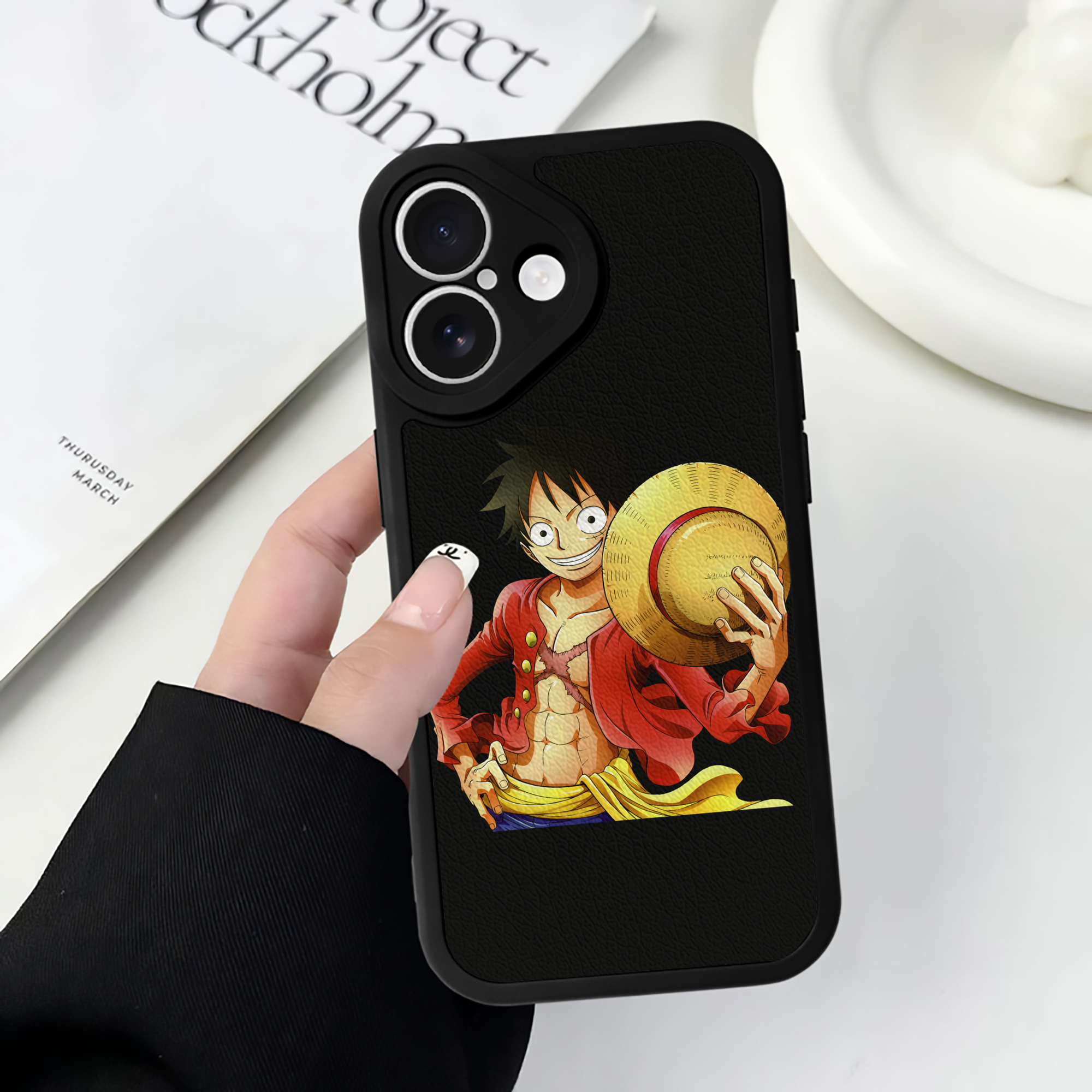 （画像用） ワンピース モンキー・D・ルフィ ONE PIECE Monkey D. Luffy 【iPhone 16シリーズ対応】シリコンスマホケース（レザー調） 材質：シリコン